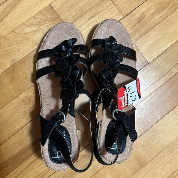 Born B.O.C Black Wedge Floral Sandals - Picture 2 of 3